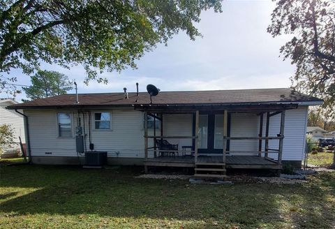 A home in Bonham