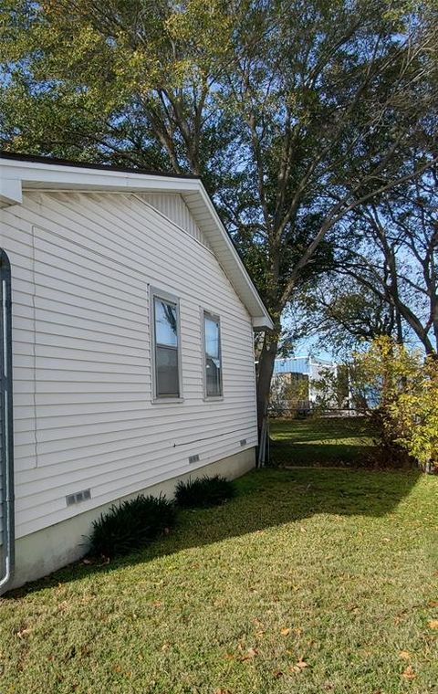 A home in Bonham