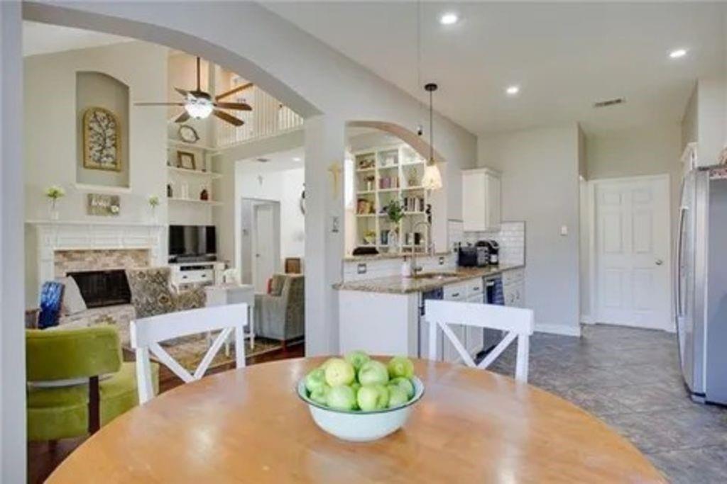 14 E Hillside Place