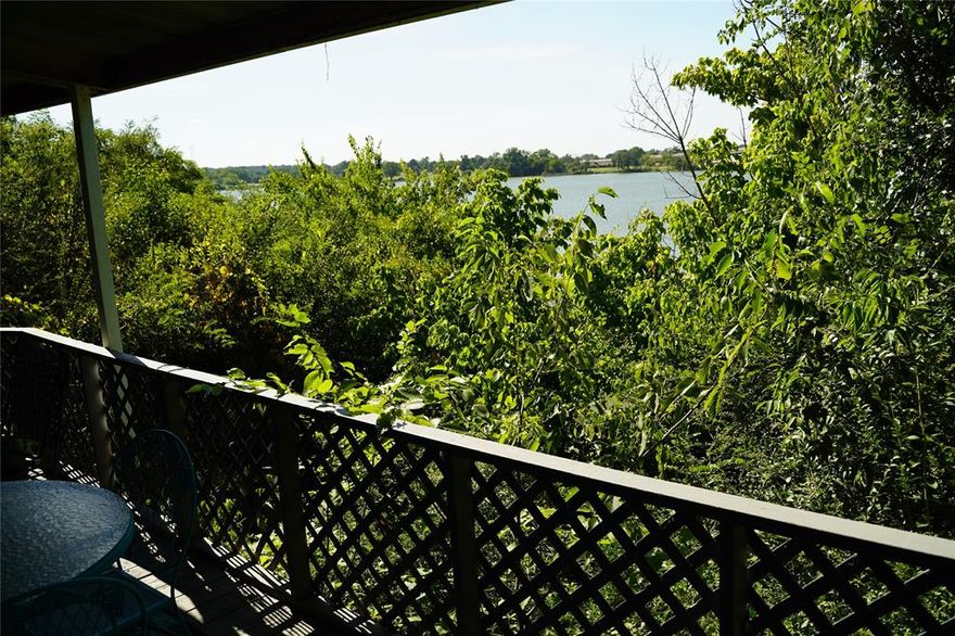 Experience lakeside living at its best in this charming 2-bedroom, 2-bathroom, 2-story home with a spectacular view of Lake Worth!

?? Wake up to stunning lake views from your private patio and enjoy peaceful evenings watching the sunset. Whether you're looking for a weekend getaway, vacation rental opportunity, or full-time retreat, this property offers the perfect blend of comfort and scenery.