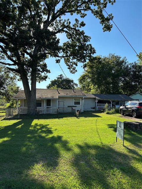1017 N Spring Grand Saline TX 75140