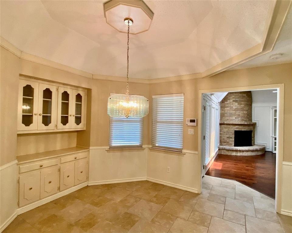 909 Hillsdale Drive