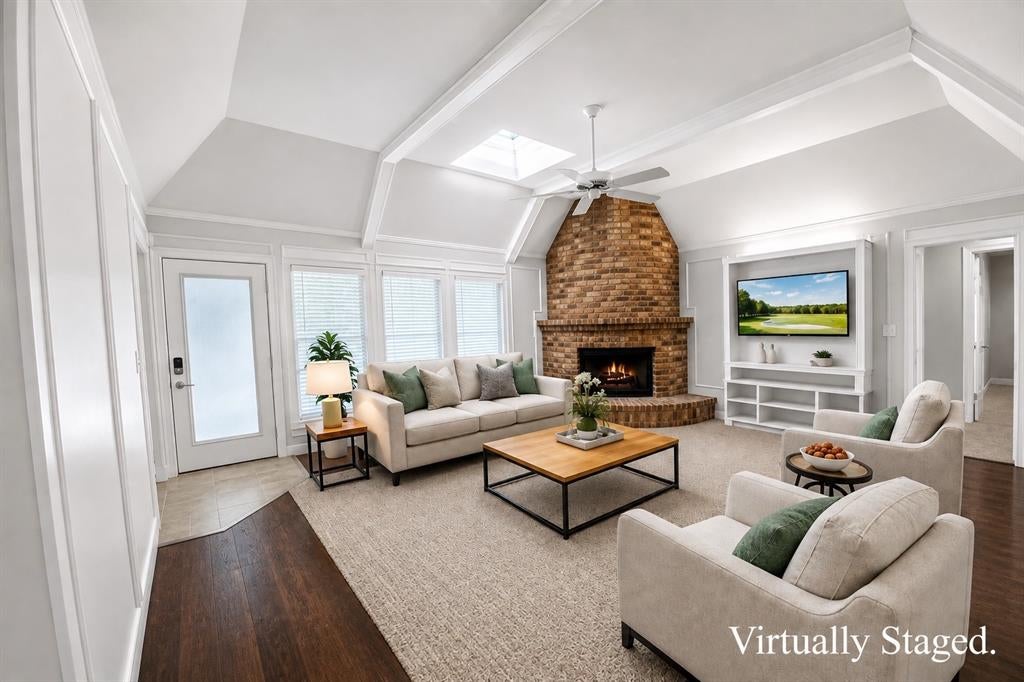 909 Hillsdale Drive
