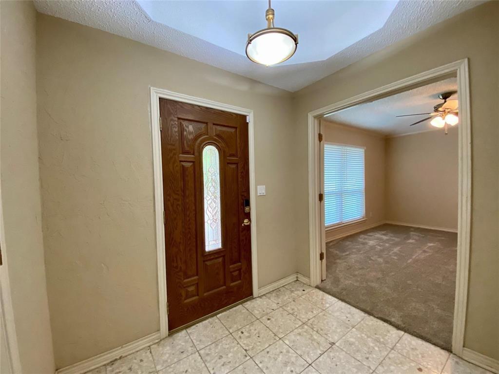 909 Hillsdale Drive