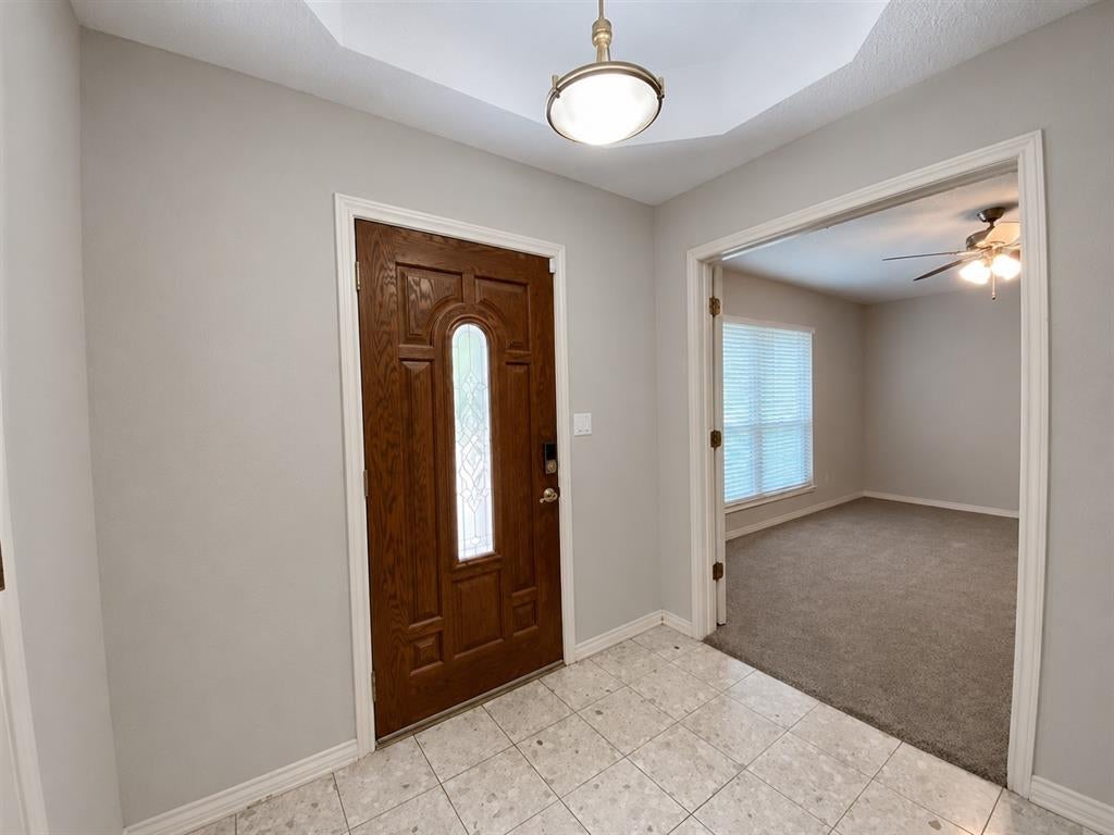 909 Hillsdale Drive