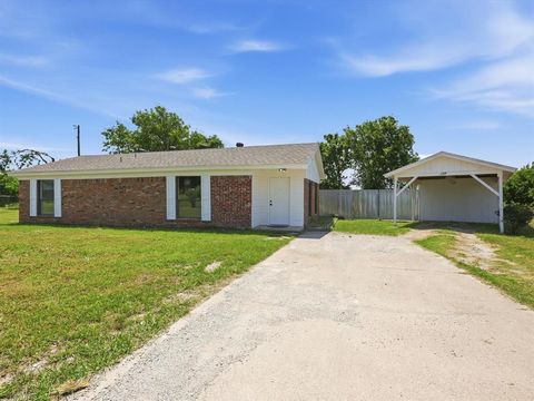 Photo of 198 Green Acres Road, Weatherford, TX 76088 (MLS # 21254423)