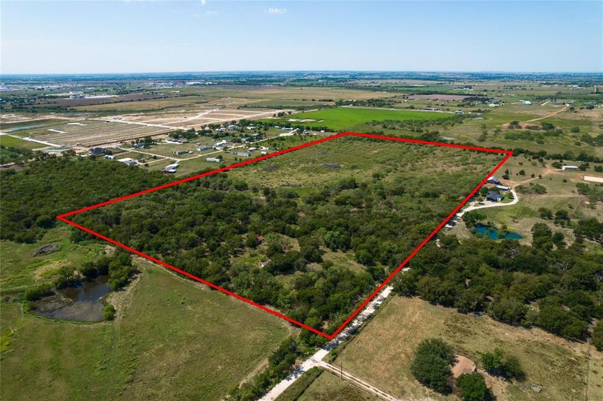Prime location close to the Chisholm Trail Parkway with great potential for residential or commercial development.   





Buyer to verify all information including school district , etc 
two parcel id's 126064300490, 126064300480   Includes 1921 and 2027 Don Lee Road