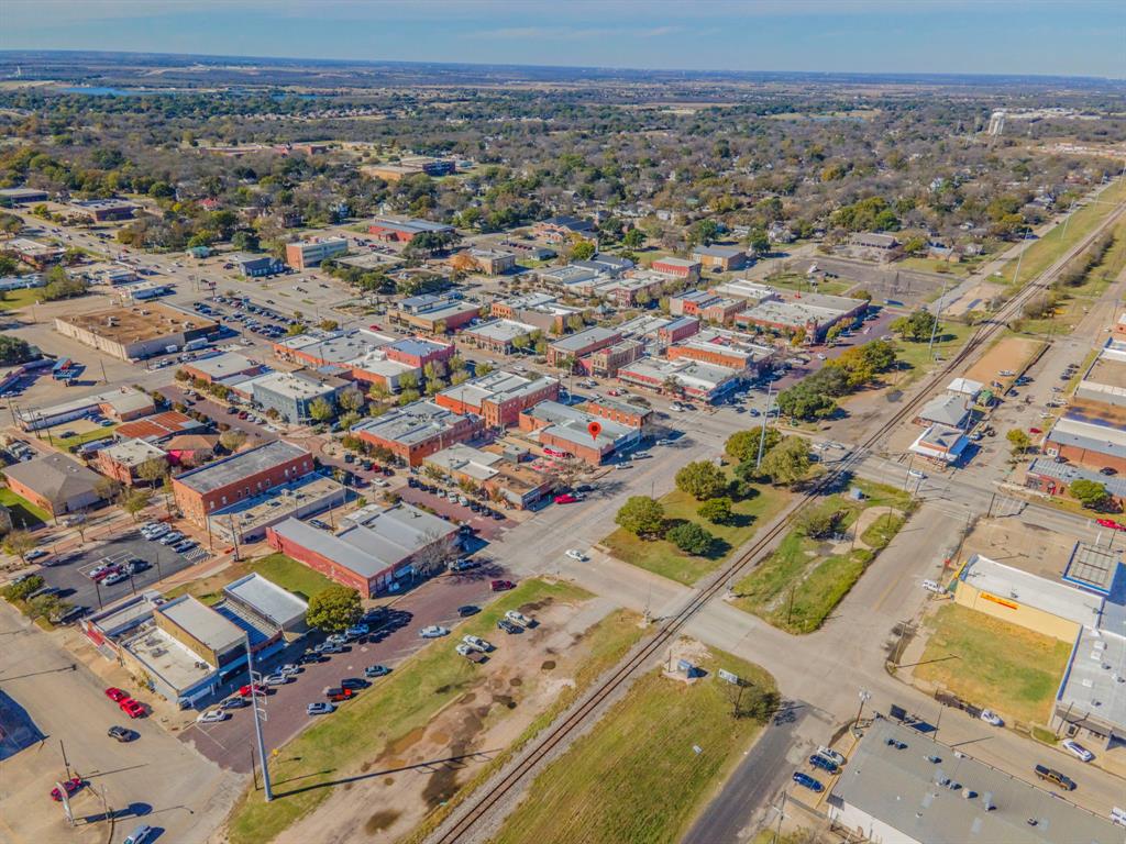 O T Ennis - Commercial Lease