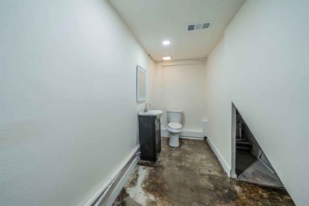 O T Ennis - Commercial Lease