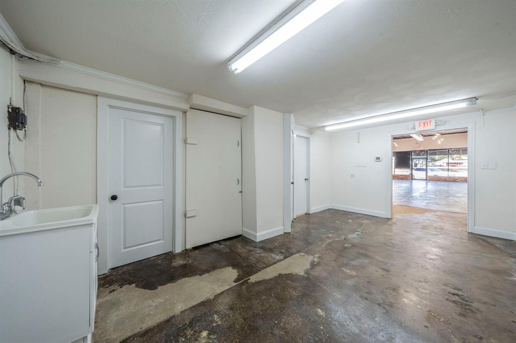 O T Ennis - Commercial Lease