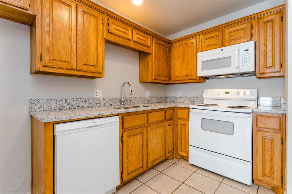 West Lake Ennis-Rev - Residential Lease