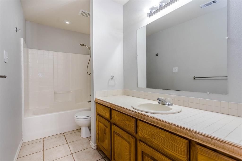 West Lake Ennis-Rev - Residential Lease