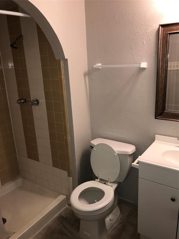 1004 Cross Bend Road