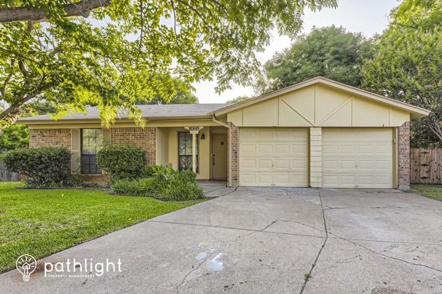 Lovely three bedroom two bath home on a quite cul-de-sac. Fresh paint, new stainless steel appliances and flooring. Cozy fireplace and an eat-in kichen make this a perfect home for entertaining. This is a pet friendly property with NO BREED RESTRICTIONS. Available January 1, 2024.