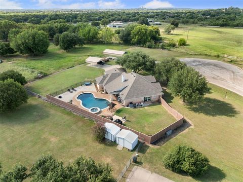 204 Diamond Lane N Burleson TX 76028