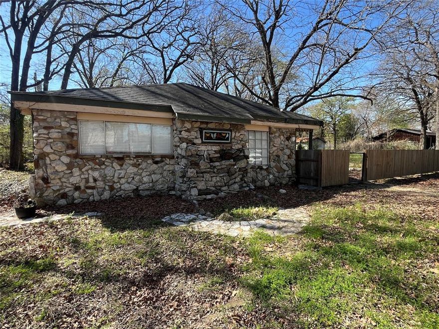 Great investment property by the lake, join the voluntary HOA to gain access to the Boat Ramp. Wonderful Starter home or a Great investment property to flip. Come look and see the potential. Less than 3 miles to the multiple grocery stores and many restaurants.
