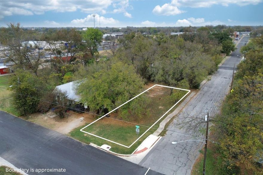 Don't miss your chance to build on a corner lot strategically located between Waco Drive and I-35 in East Waco. This lot is just steps away from the beautiful Wilbert Austin, Sr. Park and a short drive from Downtown, Waco. Take a casual drive down Hood street and check out all of the fun activities happening on Elm Street throughout the week. 

Lot is being sold with 910 E LIVE OAK AVE WACO, TX 76704. Property ID : 193923. Lots must be sold together.