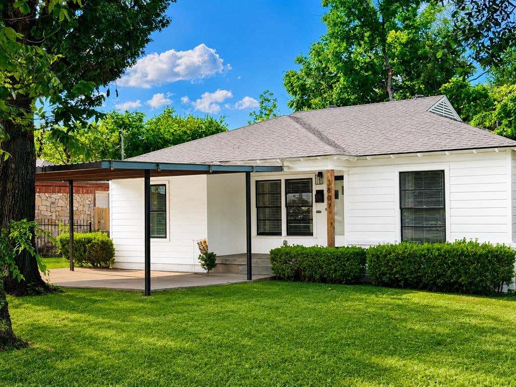 Photo of 3807 Falls Drive, Dallas, TX 75211 (MLS # 21342037)