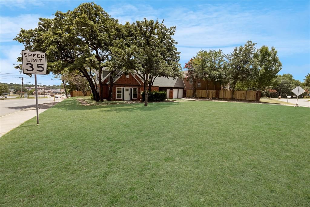 Photo of 6112 W Poly Webb Road, Arlington, TX 76016 (MLS # 21320589)