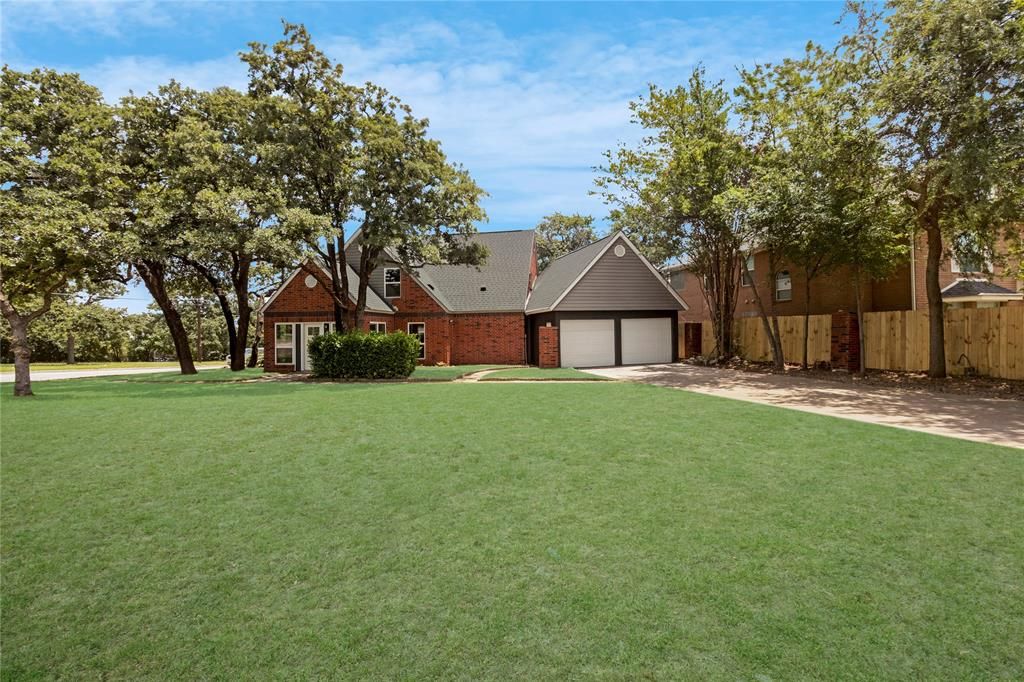 Photo of 6112 W Poly Webb Road, Arlington, TX 76016 (MLS # 21320589)