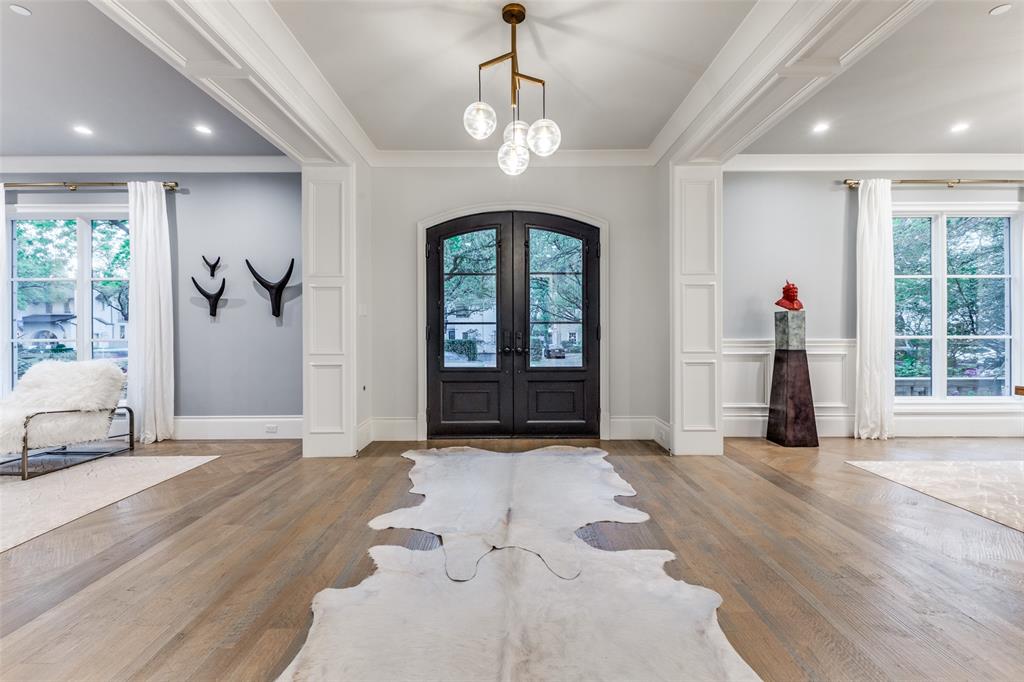 4400 Beverly Drive