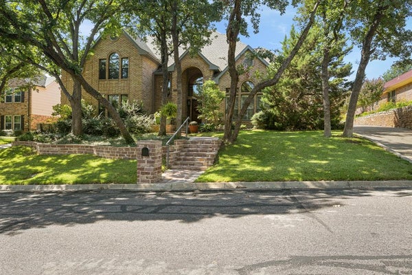 2104 EMERALD LAKE DR, ARLINGTON, TX 76013 - Image f2fc27f024ae68336868f3a86897e72b/1754770392