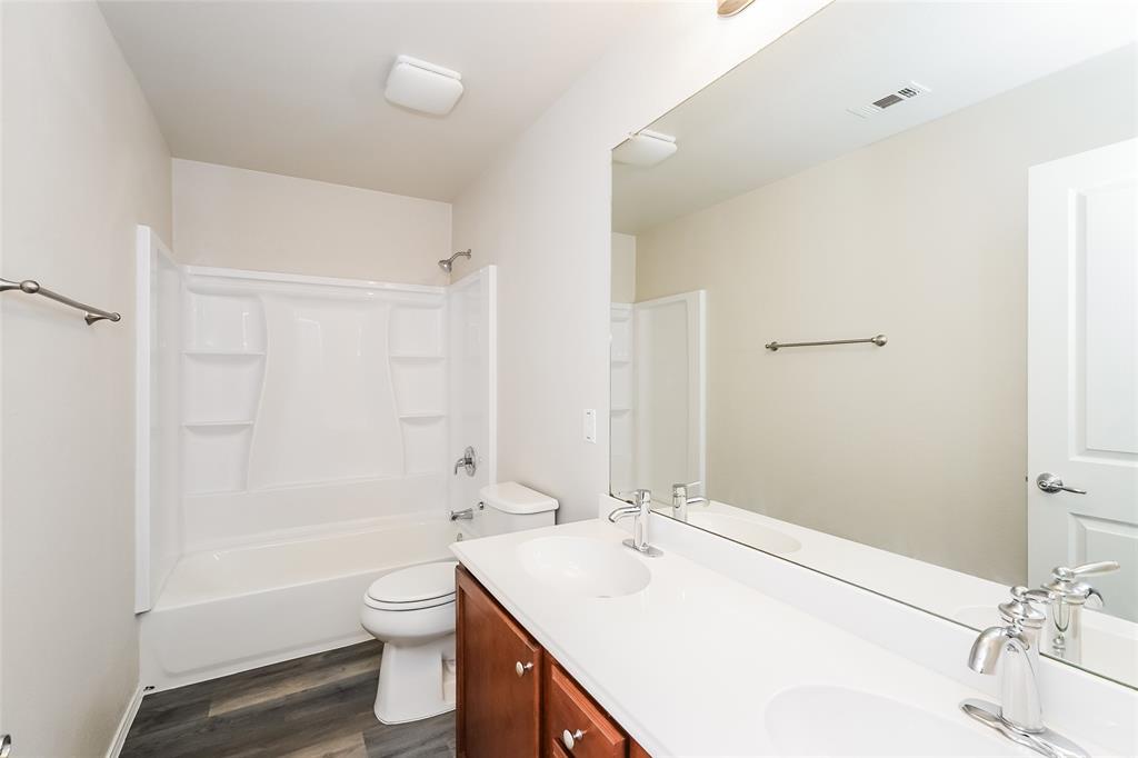 BEECHWOOD CREEKS - Residential Lease