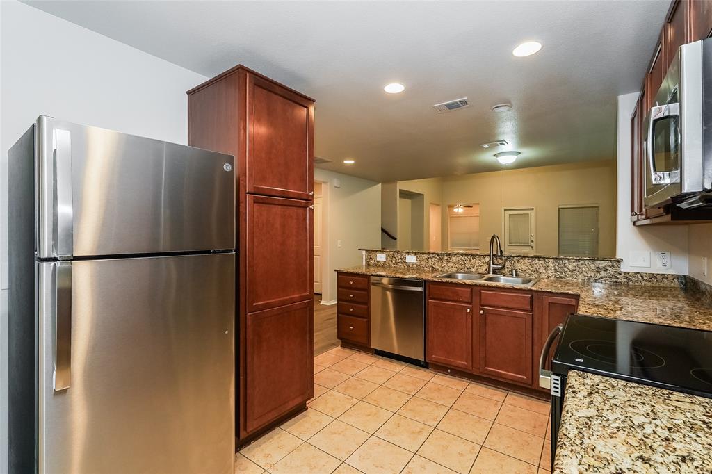 BEECHWOOD CREEKS - Residential Lease