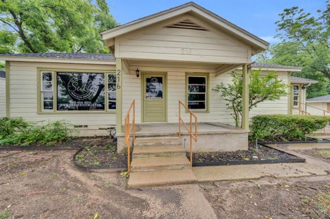 Photo of 216 W Belt Line Road, Cedar Hill, TX 75104 (MLS # 21385104)