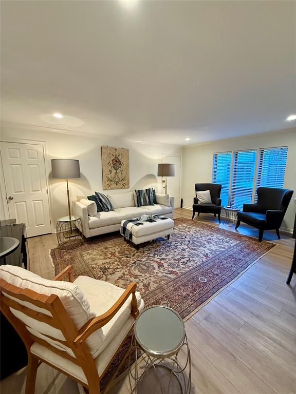 Royal Lane Condos 5800 - Residential