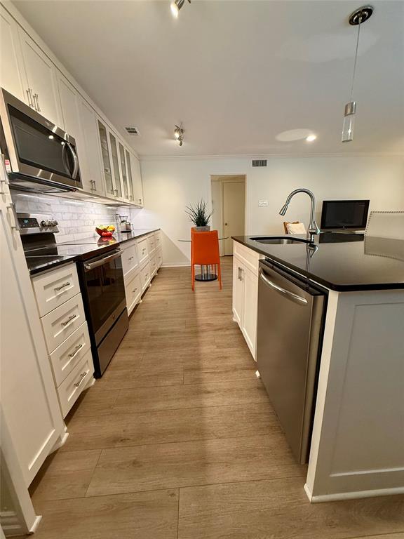 Royal Lane Condos 5800 - Residential