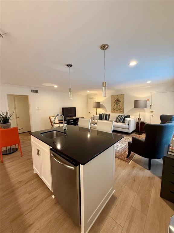 Royal Lane Condos 5800 - Residential