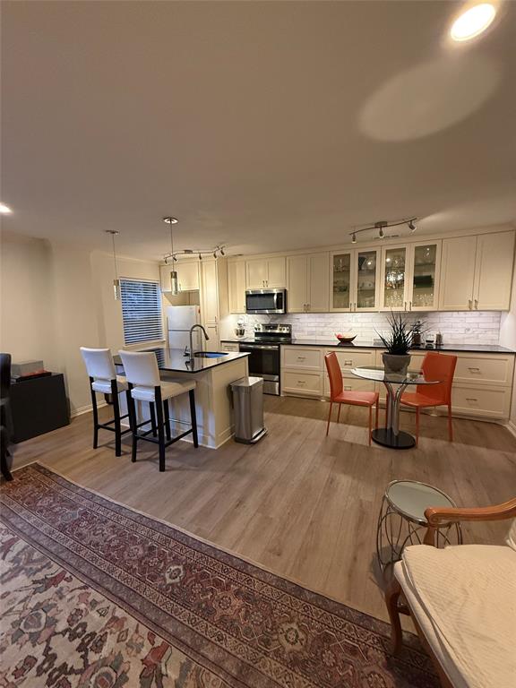 Royal Lane Condos 5800 - Residential