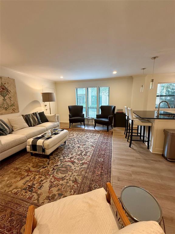 Royal Lane Condos 5800 - Residential