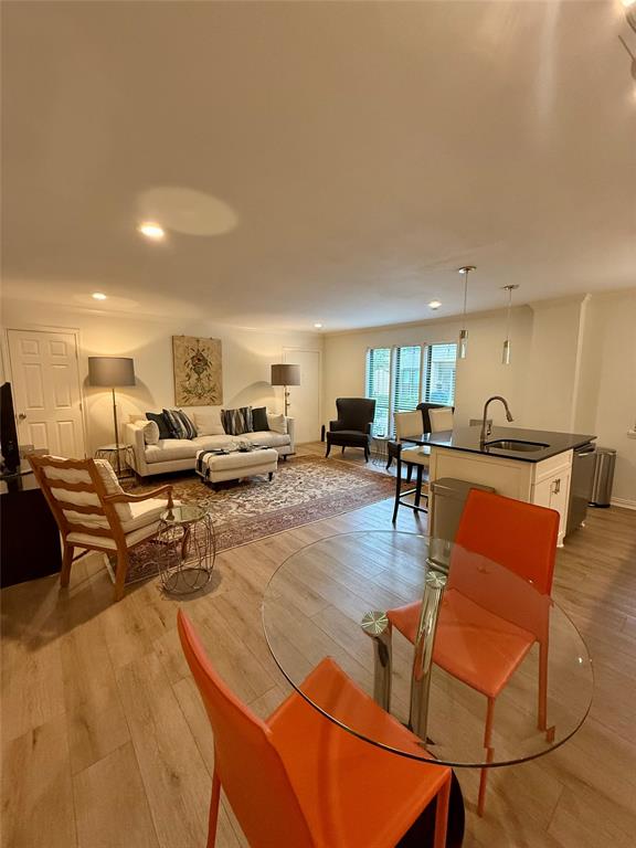 Royal Lane Condos 5800 - Residential