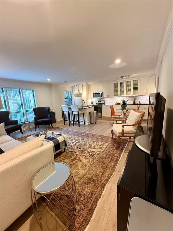 Royal Lane Condos 5800 - Residential