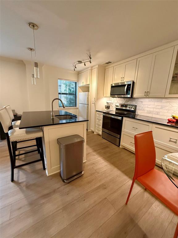 Royal Lane Condos 5800 - Residential