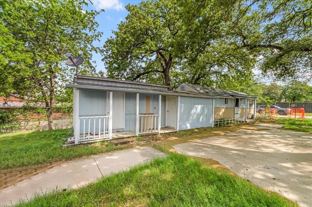 LESTERS SUBDIVISION LOT B - Residential Income