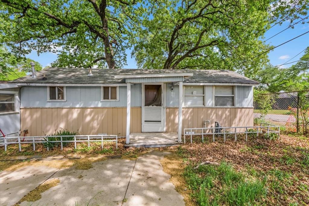 LESTERS SUBDIVISION LOT B - Residential Income