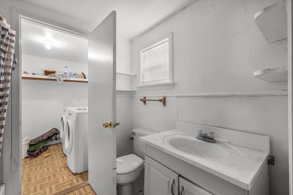 LESTERS SUBDIVISION LOT B - Residential Income