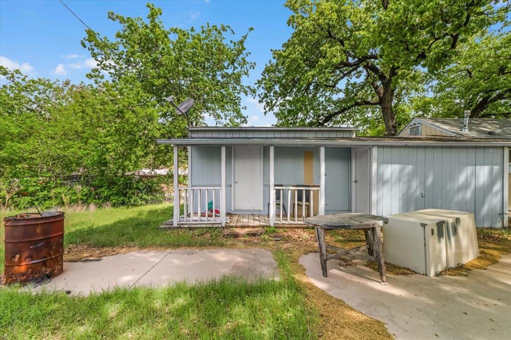 LESTERS SUBDIVISION LOT B - Residential Income