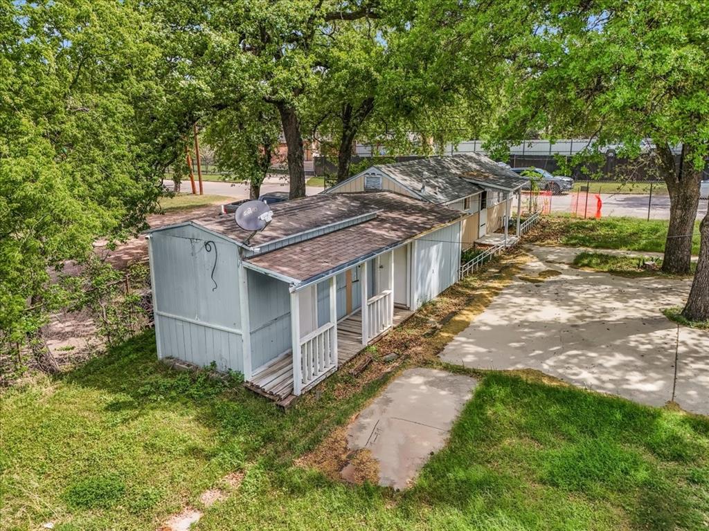LESTERS SUBDIVISION LOT B - Residential Income
