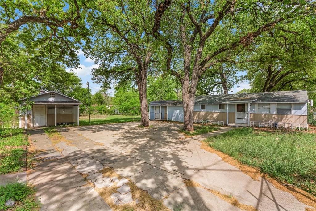 LESTERS SUBDIVISION LOT B - Residential Income