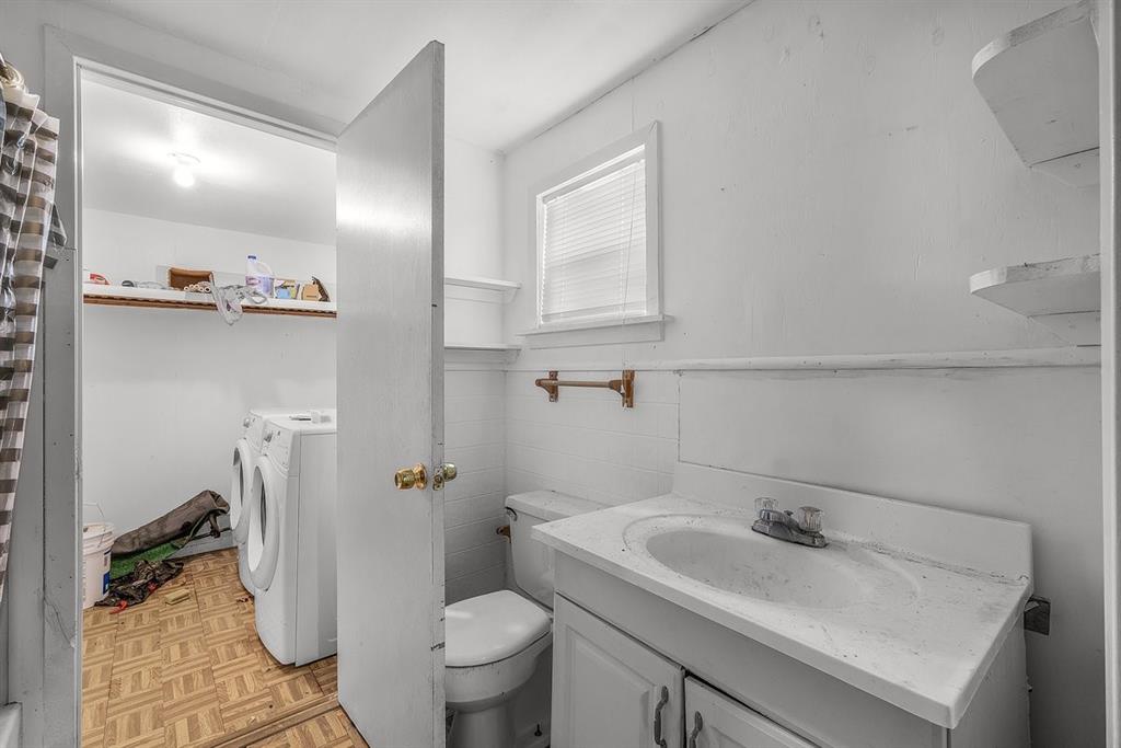 LESTERS SUBDIVISION LOT B - Residential Income