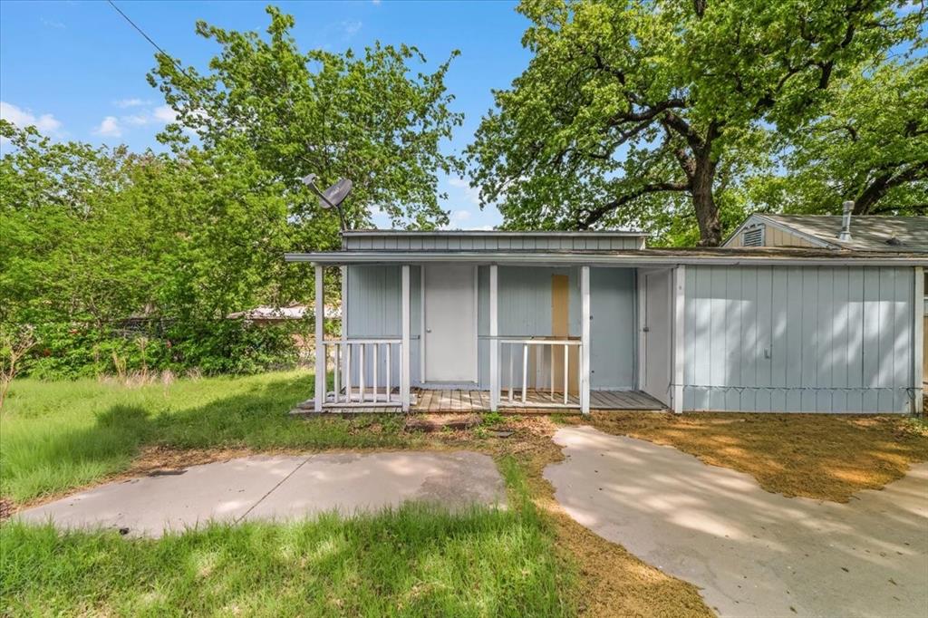 LESTERS SUBDIVISION LOT B - Residential Income