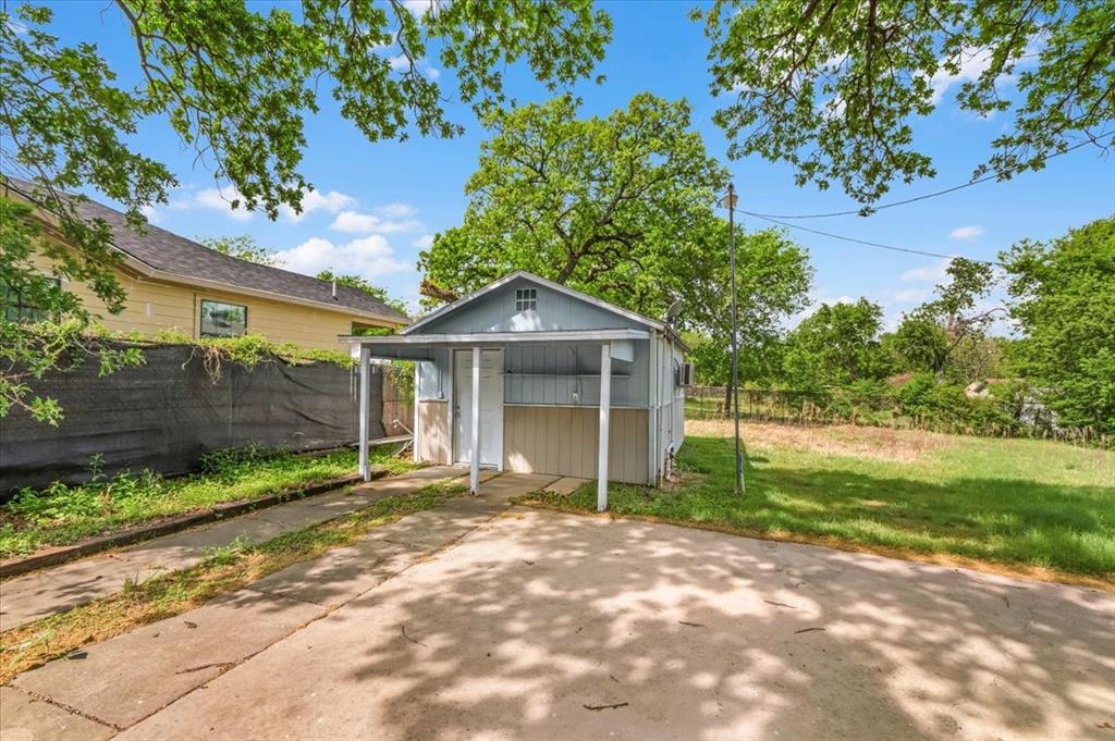 LESTERS SUBDIVISION LOT B - Residential Income
