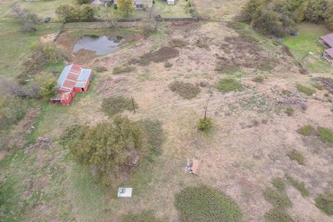 A home in Maypearl