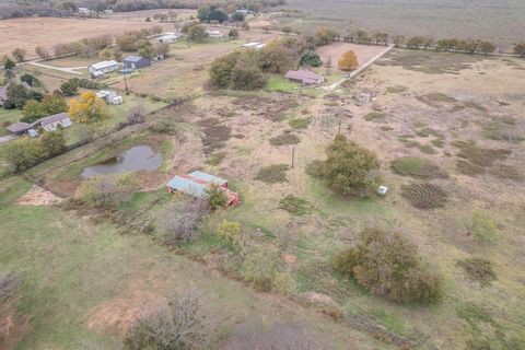 A home in Maypearl