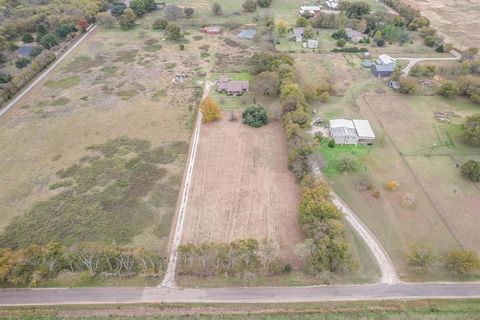 A home in Maypearl