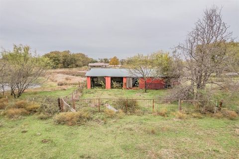 A home in Maypearl